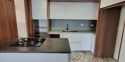 cómodo apartamento  , área de 105 MT ubicado en el sector  los Gonzáles   , cercano a mall la visitacion , parroquia la visitacion  , centro comercial el tesoro  ,   cuenta con 2habitaciones, 1  closet ,1 vestier,  2 baños,  zona de ropas,  1 parqueaderos  y cuarto útil