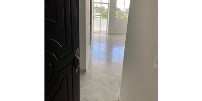 ? Arriendo Apartamento completamente nuevo para estrenar, en la Unidad Cataleya – El Santuario, Antioquia (Frente a la Autopista Medellín-Bogotá)

Ubicado en la Calle 45 #54-406, en la urbanización Cataleya, este acogedor apartamento ofrece ubicación estratégica, excelente conectividad y un ambiente cómodo para ti.
? Canon de arriendo: $1.000.000

✔️ Área: 40 m²
✔️ 2 alcobas con clóset
✔️ 1 baño completo
✔️ Cocina integral bien equipada
✔️ Piso 4

✅ Parqueaderos privados cercanos (no incluido)
✅ Zona con fácil acceso a transporte público, comercio y principales vías

Ideal para quienes buscan empezar a vivir cerca de todo, con buen precio y sin complicaciones.
? Contáctanos para agendar una visita y conocer más detalles: 3232288223
