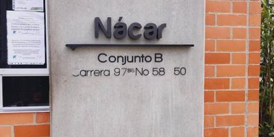 Hermoso y cómodo apartamento ubicado en el sur de Cali, tiene 65 metros cuadrados, acabados de muy buena calidad, piso 12 con dos ascensores y parqueadero propio en torre, 3 habitaciones; la principal con aire acondicionado, 2 baños, cocina ,sala comedor, con balcón, y zona de aseo .zona común con piscina y juego de niños .excelente ubicación en el sur de Cali, cerca al éxito de la 14 del Lili, jardín plaza, universidades y colegios.