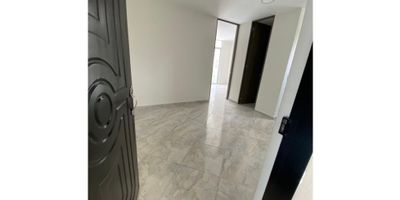 ? SE ARRIENDA APARTA-ESTUDIO completamente nuevo para estrenar, EN LA UNIDAD CATALEYA – EL SANTUARIO, ANTIOQUIA
? Ubicado frente a la Autopista Medellín–Bogotá, Calle 45 #54-406.

Este moderno apartaestudio en la Unidad Cataleya ofrece un ambiente tranquilo, cómodo y con excelente acceso a transporte público, comercio y zonas estratégicas del municipio.
Ideal para parejas o personas solas que buscan independencia en un espacio moderno y funcional.

? Canon de arriendo: $850.000

✔️ Comodidades:


 
 Área: 35 m²
 
 
 1 amplia alcoba con clóset
 
 
 1 baño completo
 
 
 Cocina integral
 
 
 Balcón con excelente vista
 
 
 Piso 4
 
 
 Estrato 3
 


✅ Detalles adicionales:


 
 Gas con pipeta (en proceso de instalación de red de gas)
 
 
 No se admiten mascotas
 
 
 Unidad segura, moderna y con entorno residencial agradable
 


? Contáctanos para más información y agendar tu visita: 3232288223
