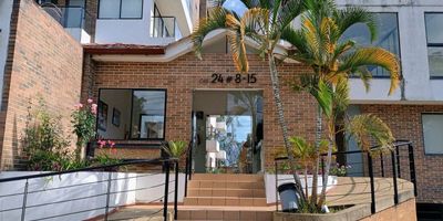 Sala, Comedor, 2 Baños, 3 Habitaciones, Cocina, 2 Balcones, Garaje