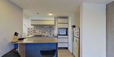 

? ¡Tu nuevo hogar te espera en Ciudad Mallorquín!
? Barranquilla – Cerca a la Universidad del Norte

Ideal para quienes buscan comodidad, ubicación estratégica y excelente valorización. Este apartamento combina funcionalidad y acceso a zonas comunes que elevan tu calidad de vida.

✨ Características del apartamento:
?️ 2 habitaciones acogedoras
? 2 baños familiares
?️ Cocina integral funcional
? Edificio con ascensor
? Parqueadero comunitario

? Zonas comunes del conjunto:
? Piscina
? Gimnasio
? Salón social
? Juegos infantiles
?️ Vigilancia y acceso controlado

Perfecto para estudiantes, familias jóvenes o inversionistas. A pocos minutos de la Universidad del Norte, con fácil acceso a transporte y servicios.

? #ApartamentoEnVenta #CiudadMallorquín #BarranquillaInmuebles #TuNuevoHogar #InversiónInteligente #CercaALaUninorte #VidaConZonasComunes #PiscinaGimnasioSalónSocial #InmobiliariaBarranquilla #ViviendaEstrato3 #OportunidadDeInversión


