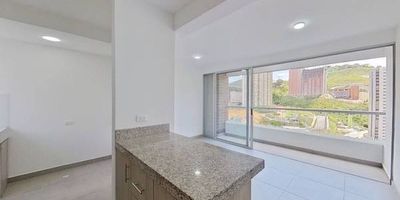 Apartamento en venta de 62 M², con vista Exterior, ubicado en un 22vo piso (Torre 1 Apto 2201), acceso por ascensor, parqueadero (03158) y depósito (04040). Consta de 3 habitaciones, estudio, 2 baños, sala comedor, cocina integral y zona de lavandería. Tiene piso ceramico en todas sus zonas. El conjunto cuenta piscina adultos y niños parque infantil, salón social, zona de mascotas y vigilancia privada las 24 horas. Cerca a almacenes de cadena D1, cerca a colegio Calasanz; Vías de acceso por la Carrera 96.
 h_property_nid_ref:  36730565152
 h_property_uuid_detail:  2c002020-e563-41a9-8aa5-89920f21239f
 ubicacion: Medellín,El Pesebre
 Inmueble ofertado por nuestro aliado HABI.