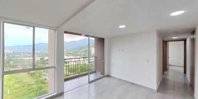 Apartamento en venta de 61m2, con vista exterior, ubicado en un 21er piso (Torre 1 Apto 2102), acceso por escaleras y ascensor, parqueadero propio cubierto (6028) y depósito (6052). Consta de 3 habitaciones, 2 baños, sala comedor, cocina integral, balcón y zona de lavandería. Tiene piso cerámico en todas sus zonas. El conjunto cuenta con salón social, gimnasio, zona de niños y vigilancia privada las 24 horas. Cerca a centro comercial Puerta del Norte; cerca a almacenes de cadena como Ara y D1; cerca a colegio Nazaret de Bello; Vías de acceso por la Avenida 31.
 h_property_nid_ref:  22518927739
 h_property_uuid_detail:  159c2f1f-62e1-409c-b887-bd13702ce255
 ubicacion: Bello,Hermosa Provincia
 Inmueble ofertado por nuestro aliado HABI.
