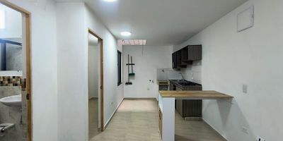 Acogedor apartamento con excelentes acabados  San Antonio de Prado, en el segundo piso, al lado del cementerio de San Antonio de Prado, este apartamento ofrece una area aproximada de 40 m, con espacios bien distribuidos y confortables. Cuenta con 2 habitaciones, 1 bano, sala comedor, cocina integral, ducha electrica, y zona de ropas, con excelentes acabados y un ambiente tranquilo, ideal para quienes buscan comodidad y buena ubicacion.