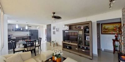 Este acogedor apartamento de 111?m² con vista exterior se encuentra en el tercer piso (Torre B Apto 301), con acceso por escaleras y parqueadero propio cubierto (10), y ofrece el espacio perfecto para disfrutar en familia. Cuenta con tres habitaciones, un baño, sala comedor, cocina integral y zona de lavandería, todo con pisos en cerámica que facilitan el mantenimiento y brindan un ambiente fresco y funcional. Su ubicación permite disfrutar de la tranquilidad del entorno sin alejarse de lo esencial, con fácil acceso a almacenes de cadena como Ara y cómodas vías de acceso por la carrera 44, lo que lo convierte en una excelente opción para quienes buscan un lugar para llamar hogar.
 h_property_nid_ref:  37444966405
 h_property_uuid_detail:  baff37f8-53f0-4c22-ad6d-66bd5c3f2c33
 ubicacion: Barranquilla,Barranquilla
 Inmueble ofertado por nuestro aliado HABI.