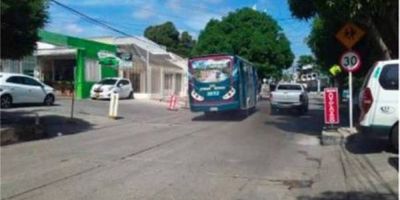 Inmueble con sala, comedor, cocina, tres habitaciones, un baño social y bahía comunal. Vetustez de 22 años. Vr. Administración $180.000