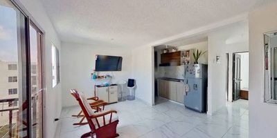 Apartamento en venta de 49M², con vista exterior, ubicado en un 5to piso (Torre B1 Apto 501), acceso por escaleras, parqueadero comunal. Consta de 3 habitaciones, 1 baño, sala comedor, cocina integral y zona de lavandería. Tiene piso cerámico en todas sus zonas. El Conjunto cuenta con parque infantil y vigilancia privada las 24 horas. Cerca a centro comercial Mi Plaza Los Robles; cerca a almacenes de cadena como Olímpica; cerca a paraderos del Transmetro; Vías de acceso por la carrera 12.
 h_property_nid_ref:  36895142545
 h_property_uuid_detail:  e9472c40-7ae5-4359-8bd6-402d71056460
 ubicacion: Soledad,Ciudad del Parque
 Inmueble ofertado por nuestro aliado HABI.