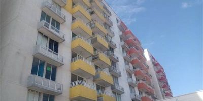 Inmueble con sala, comedor, cocina, tres habitaciones, dos baños, un balcón. Con vetustez de 3 años. Vr Administración $166.400