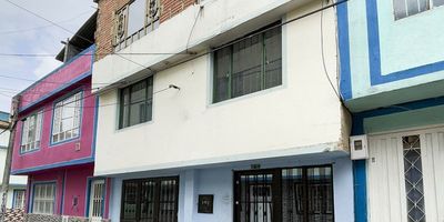 2 Salas, 2 Comedores, 4 Cocinas, 10 Habitaciones, 4 Baños, Terraza. Sin legalizacion de construccion. VENTA DE CONTADO