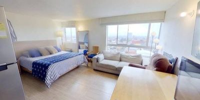 Apartaestudio en venta de 24m2, con vista exterior, ubicado en un 11vo piso (Apto 1113), acceso por ascensor y escaleras. Consta de 1 habitación, 1 baño, sala comedor, cocina y zona de lavandería. Tiene piso cerámico en todas sus zonas. El Edificio cuenta con salón social, zona de niños y vigilancia privada las 24 horas. Cerca a centro comercial Parque El Ricaurte; cerca a almacenes de cadena como Alkosto, Ara y Tiendas D1; cerca a colegio María Santa Soledad; cerca a universidad Nacional Abierta y a Distancia Unad; cerca a Paraderos del SITP; Vías de acceso por la carrera 29 y calle 11.
 h_property_nid_ref:  28893804164
 h_property_uuid_detail:  5780a7e5-cfc7-4000-9c9c-557b4f140f60
 ubicacion: Bogotá,Ricaurte
 Inmueble ofertado por nuestro aliado HABI.