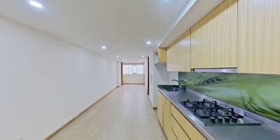 Apartaestudio en venta de 27m2, con vista exterior, ubicado en un 2do piso (Apto 209), acceso por ascensor, parqueadero comunal. Consta de 1 habitación, 1 baño, sala comedor, cocina integral y zona de lavandería. Tiene piso laminado en habitación, zona social y cerámico en baño y cocina. El edificio cuenta con vigilancia privada las 24 horas. Cerca a Centro Comercial Galerías; cerca a almacenes de cadena Éxito, Carulla, Ara y D1; cerca a colegio Formarte y Colegio Gimnasio Andino; cerca a Universidad Católica, Universidad Santo Tomás, Universidad Javeriana; cerca a estación de Transmilenio Marly; Vías de acceso por la Av. Caracas y Calle 57.
 h_property_nid_ref:  39987710361
 h_property_uuid_detail:  d2c4a677-beab-42fa-a4de-9dea3fb6b053
 ubicacion: Bogotá,Galerías 
 Inmueble ofertado por nuestro aliado HABI.