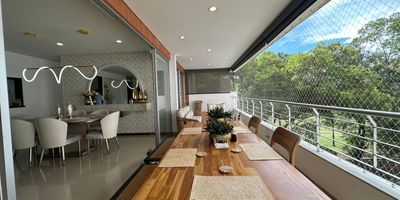 Apartamento en venta ciudad jardín Cali, espectacular apartamento en Golf Club  5° piso con vista 186 mt2, 3 habitaciones todas con baño la principal con vestier, estudio o sala de television sala comedor, balcon grande, cocina integral, baño social, alcoba de servicio con baño, 1 parqueadero en sotano y depósito, la unidad tiene piscina salón social gimnasio zonas verdes, turco vigilancia 7x24.