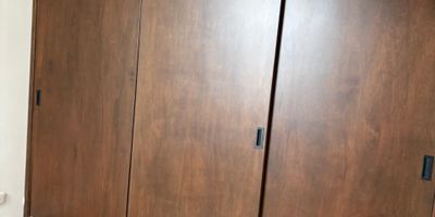 Arriendo cómodo apto ubicado estratégicamente en el centro occidente de Bogotá, Barrio Montevideo Salitre. muy cerca de cuatro centros comerciales, Terminal de Transportes, Aeropuerto ElDorado, Corferias, Embajada americana, centros y parques de esparcimiento y avenidas principales. Consta de dos habitaciones con closet, cocina integral, bonito baño, sala comedor y un edificio de 10 pisos exclusivo de zonas comunes, se entrega encortinado y puerta de seguridad.