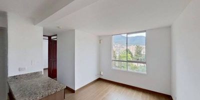 Apartamento en venta de 37M², con vista exterior, ubicado en un 7mo piso (Torre 2 Apto 707), acceso por ascensor y escaleras. Consta de 2 habitaciones, 1 baño, sala comedor, cocina integral y zona de lavandería. Tiene piso lamiando en habitaciones, zona social y cerámico en baños y cocina. El conjunto cuenta con vigilancia privada las 24 horas. Cerca a centros comerciales Parque el Ricaurte; cerca a almacenes de cadena como D1, Éxito; cerca a colegios Bilingüe San Juan de Dios, Isaac Newton, San Juan Bosco Salesianas; cerca a universidad Antonio Nariño Sede Sur, UNAD; cerca a estaciones de Transmilenio Nariño, Restrepo y Policarpa; Vías de acceso por la Carrera 8.
 h_property_nid_ref:  36965890210
 h_property_uuid_detail:  398964b6-9c44-4c1f-a5a6-dfc58ba25f09
 ubicacion: Bogotá,Sociego
 Inmueble ofertado por nuestro aliado HABI.