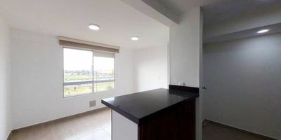 Apartamento en venta de 40 m2, con vista exterior, ubicado en un 5to piso (Torre 3 Apto 509), acceso por ascensor. Consta de 2 habitaciones, 1 baño, sala comedor, cocina integral y zona de lavandería. Tiene piso cerámico en todas sus zonas. El conjunto cuenta con gimnasio, salón comunal, zonas verdes, parque infantil, salón de juegos, zona BBQ y vigilancia privada las 24 horas. Cerca a centro comercial Hayuelos; cerca a almacenes de cadena Tienda D1, Tienda Ara, Éxito, Jumbo; cerca a colegio Distrital Gabriel Betancourt Mejía Sede C; cerca a paraderos de SITP; Vías de acceso por la Avenida Ciudad de Cali y Calle 10B.
 h_property_nid_ref:  39301754727
 h_property_uuid_detail:  5ae58f73-08fe-416c-bed7-f861db384624
 ubicacion: Bogotá,El Vergel Oriental
 Inmueble ofertado por nuestro aliado HABI.