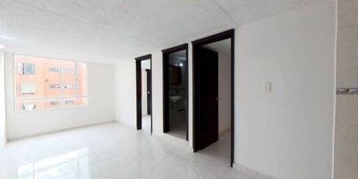 Apartamento en venta de 40 m2, con vista interior, ubicado en un 4to piso (Torre 4 Apto 401), acceso por escaleras. Consta de 2 habitaciones, 1 baño, sala comedor, cocina integral y zona de lavandería. Tiene piso cerámico en todas sus zonas. El conjunto cuenta con salón comunal, zonas verdes, parque infantil y vigilancia privada las 24 horas. Cerca a centro comercial Tintal Plaza; cerca a almacenes de cadena Tienda D1, Tienda Ara, Éxito, Colsubsidio, Jumbo; cerca a colegio Isabel II sede B; cerca a paraderos del SITP; Vías de acceso por la Carrera 81B y Calle 6C.
 h_property_nid_ref:  39796101471
 h_property_uuid_detail:  cf112f79-101a-4e34-9719-78965b94fa2a
 ubicacion: Bogotá,Ciudad Techo 2
 Inmueble ofertado por nuestro aliado HABI.