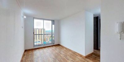 Apartamento en venta de 40m2, con vista interior, ubicado en un 15avo piso (Torre 1 Apto 1506), acceso por ascensor. Consta de 2 habitaciones, 1 baño, sala comedor, cocina integral, zona de estudio y zona de lavandería. Tiene piso cerámico en todas sus zonas. El conjunto cuenta con salón comunal y vigilancia privada las 24 horas. Cerca a centro comercial Hayuelos; cerca a almacenes de cadena Tiendas D1; cerca a colegio Jesús Maestro; cerca a CUN Sede Fontibón; cerca a paraderos de SITP; Vías de acceso por la Carrera 113 y Calle 18.
 h_property_nid_ref:  34532268154
 h_property_uuid_detail:  1091a806-9997-4c70-bfc4-eaa333d7edc3
 ubicacion: Bogotá,Batavia
 Inmueble ofertado por nuestro aliado HABI.