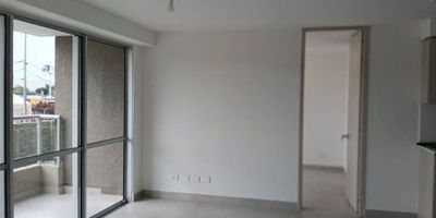 Valle del lili, estrene CR PLATINO segundo piso, con un área construida de 78m2, cuenta con excelentes acabados, 2 habitación la principal con baño y vestir, baños de alcobas, un área abierta que puede ser una tercera habitación, área de tv o estudio, balcón amplio con vista al exterior de la unidad. Cuenta con depósito, parqueadero cubierto en sótano. El conjunto cuenta con zonas sociales, coworking, sala de juntas, salón de gateadores con piscina de pelotas y salón de juegos, zona BBQ en terraza, piscinas, turco, sauna, cancha múltiple, juegos infantiles, zona de mascotas, gimnasio dotado cubierto y gimnasio en zona abierta y salón social cubierto. contactanos 316 6324032 - 3182697143