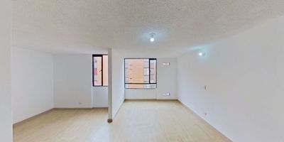 Funcional y bien ubicado apartamento de 50 m² en el conjunto Alegría 4, sobre la Calle 15 #19B-25 en Soacha. Ideal para quienes buscan un hogar acogedor, moderno y con acceso a todo lo que necesitan.

El inmueble cuenta con 2 habitaciones, 1 baño, cocina integral y una distribución práctica que aprovecha cada espacio. Su buena iluminación natural genera un ambiente cálido y confortable, perfecto para parejas o familias pequeñas.

El conjunto ofrece portería, zonas verdes y espacios comunes seguros, dentro de un entorno tranquilo y de fácil acceso al transporte público, colegios y comercio.
