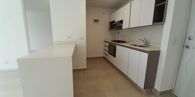Ubicado en el sector de Castropol, en el  Municipio de Medellin, este acogedor apartamento de 74 m ofrece una combinacion perfecta de comodidad y conveniencia. La unidad residencial cuenta con excelentes amenidades, incluyendo una piscina, un gimnasio bien equipado y un salon social ideal para eventos. Su ubicacion estrategica te permite facil acceso a rutas de transporte publico y esta cerca del Centro Automotriz, facilitando tus desplazamientos diarios. Este apartamento es una opcion ideal para quienes buscan una vida activa y comoda en una de las zonas mas solicitadas de la ciudad. Contactanos! 