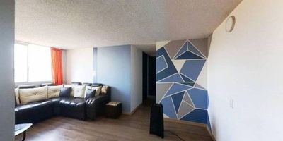 Apartamento en venta de 48m2, con vista exterior, ubicado en un 13avo piso (Torre 2 Apto 1316), acceso por ascensor, parqueadero comunal. Consta de 3 habitaciones, 1 baño, sala comedor, cocina integral y zona de lavandería.. Tiene piso laminado en zona social y habitaciones, piso cerámico en cocina y baño. El conjunto cuenta con salón comunal, parque infantil y vigilancia privada las 24 horas. Cerca a centro comercial Gran Plaza Bosa, Mi Centro el Porvenir; cerca a almacenes de cadena D1, Ara, Olímpica, Surtimax; cerca a colegio Atalayas y Carlos Pizarro; cerca a universidad Distrital sede Bosa; cerca a estación de Transmilenio Portal de las Américas; Vías de acceso por la Calle 59C Sur y la Carrera 88h.
 h_property_nid_ref:  6258697743
 h_property_uuid_detail:  729448fc-94ae-41d8-83c8-0dfb08a5b8a7
 ubicacion: Bogotá,Atalaia
 Inmueble ofertado por nuestro aliado HABI.