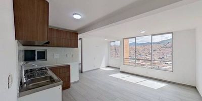Apartamento en venta de 51m2, con vista exterior, ubicado en un 14avo piso (Torre 2 Apto 1404). Consta de 2 habitaciones, 2 baños, sala comedor, zona de estudio, cocina y zona de lavandería. Tiene piso cerámico en todas sus zonas. El conjunto cuenta con parque infantil, zona verde, salón social y vigilancia privada las 24 horas. Cerca a almacenes de cadena como Éxito; cerca a universidad Politécnico Grancolombiano; cerca a estación de Transmilenio Portal De Usme; Vías de acceso por la Calle 59 Sur.
 h_property_nid_ref:  39665904921
 h_property_uuid_detail:  18b652a8-67ce-4b2d-b88b-8038c9854b0c
 ubicacion: Bogotá,Porvenir
 Inmueble ofertado por nuestro aliado HABI.