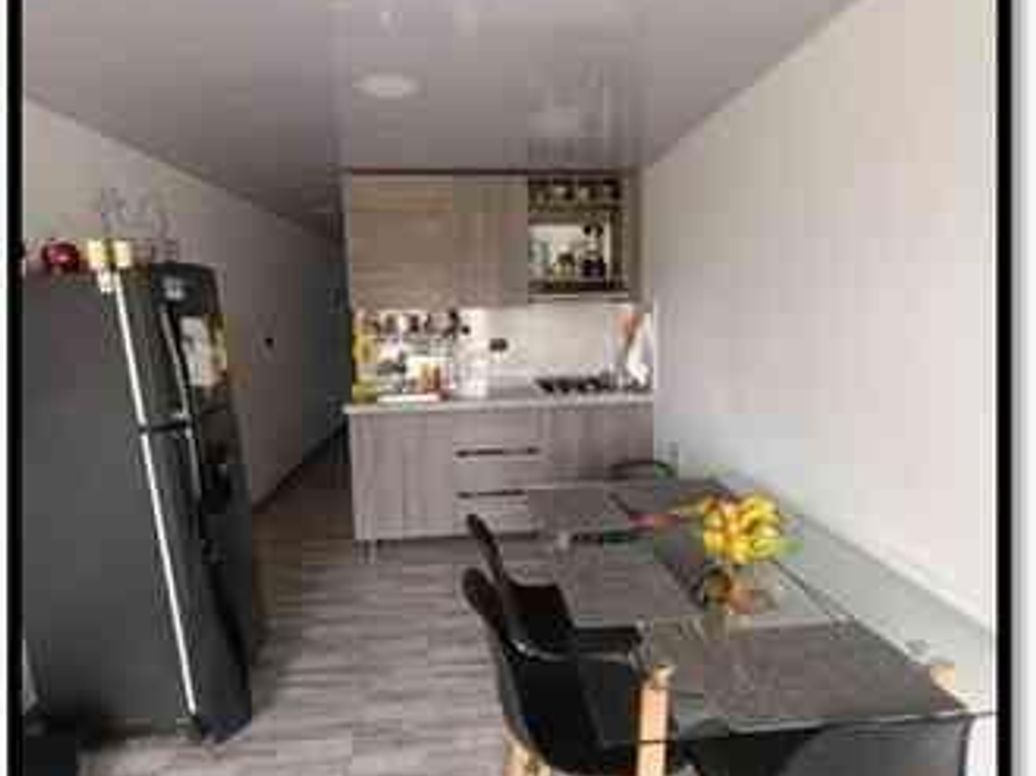 Casa de 5 alcobas en venta en Gran Britalia Et. I, Bogotá, 327 m² · foto 3 de 5