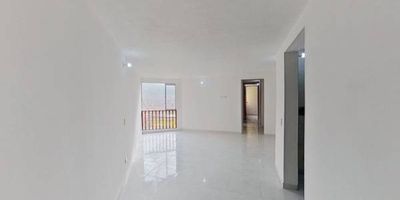 Apartamento en venta de 62m², con vista exterior, ubicado en un 13 avo piso (Torre 1 Apto 1307), acceso por ascensor y escaleras. Consta de 3 habitaciones, 2 baños, sala comedor, cocina integral y zona de lavandería. Tiene piso cerámico en todas sus zonas. El conjunto cuenta con salón comunal, parque infantil, cancha múltiple y vigilancia privada las 24 horas. Cerca de centros comerciales El Ensueño; cerca de almacenes de cadena como Tienda D1, Tienda Ara y Surtimax; cerca a colegios Ismael Perdomo IED; cerca a paraderos del SITP; Vías de acceso por la Carrera 70C y Transversal 70D Bis A.
 h_property_nid_ref:  33607778598
 h_property_uuid_detail:  9c006975-03e6-4995-aea1-e03a5829309c
 ubicacion: Bogotá,El Ensueño
 Inmueble ofertado por nuestro aliado HABI.