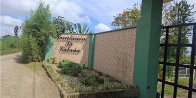 Código: 9554FR863

? ¡Oportunidad Única de Inversión! Finca en Venta ?

✨ Área total: 3.045 m²
? Área construida: 750 m²

Imagina despertar cada día rodeado de naturaleza, en un lugar donde la paz y la privacidad son protagonistas. Un espacio diseñado para disfrutar momentos únicos en familia, compartir con amigos y construir recuerdos que durarán para siempre.

Aquí encontrarás la combinación perfecta entre comodidad, exclusividad y un entorno natural que inspira bienestar.

Un verdadero refugio que espera convertirse en tu nuevo hogar.

? Ubicación estratégica y de fácil acceso.

? Contáctanos y agenda tu visita.
