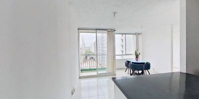 Apartamento en venta de 58M², con vista exterior, ubicado en un 7mo piso (Torre 4 Apto 722), acceso por ascensor, parqueadero comunal. Consta de 2 habitaciones, 2 baños, sala comedor, cocina integral y zona de lavandería. Tiene piso cerámico en todas sus zonas. El Conjunto cuenta con cancha, piscina, salón comunal, parque infantil y vigilancia privada las 24 horas. Cerca a centro comercial Gran Manzana; cerca a almacenes de cadena como Ara, D1 y Olímpica;  Vías de acceso por la carrera 91A.
 h_property_nid_ref:  32066062954
 h_property_uuid_detail:  38023ef5-dce3-4d2c-b56d-c7e3e4fb4f26
 ubicacion: Cartagena,Ciudad Jardin
 Inmueble ofertado por nuestro aliado HABI.