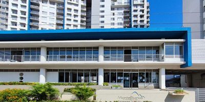 Sala, Comedor, Baño Social, 3 Habitaciones, Baño Privado, Cocina, Garaje