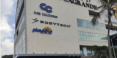 Se trata de dos locales jurídicamente independientes, físicamente unidos con un solo acceso, se encuentran localizados en el piso 3 o nivel 2 cerca de los ascensores, con disposición esquinera y vista interior. Local 204/67.7m2 Vr. Administración $3.002.658 - Local 203/70.62m2 Vr. Administración $3.362.297