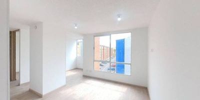 Apartamento en venta de 52M², con vista interior, ubicado en un 5to piso (Torre 8 Apto 501), acceso por escalera, parqueadero comunal. Consta de 2 habitaciones, 2 baños, sala comedor, zona de estudio, cocina integral y zona de lavandería. Tiene piso laminado en habitaciones y zona social y cerámico en baños y cocina. El conjunto cuenta con salón comunal, gimnasio, salón para niños, terraza BBQ, parque infantil, zonas verdes y vigilancia privada las 24 horas. Cerca a almacenes de cadena como D1, Ara y Surtimax; cerca a colegio Distrital Pablo Herrera y colegio bilingüe Newman School; cerca a Universidad Militar Nueva Granada; Vías de acceso por la Carrera 6 y Calle 23.
 h_property_nid_ref:  34135070353
 h_property_uuid_detail:  4ff9dfba-0320-401c-8f5c-f6361f3c33a6
 ubicacion: Cajicá,Rincón Santo
 Inmueble ofertado por nuestro aliado HABI.