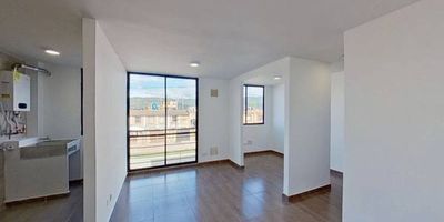 Apartamento en venta de 48m2, con vista exterior, ubicado en un 2do piso (Torre 7 Apto 203), acceso por escaleras, parqueadero comunal. Consta de 2 habitaciones, 2 baños, sala comedor, cocina integral y zona de lavandería. Tiene piso cerámico en todas sus zonas. El conjunto cuenta con salón comunal, zonas verdes, parque infantil y vigilancia privada las 24 horas. Cerca a centro comercial Centro Chía; cerca a almacenes de cadena Tienda D1, Tienda Ara, Surtimax, Éxito; cerca a colegio Gimnasio Campestre Cristiano; cerca a universidad de Cundinamarca Extensión Chía; cerca a paraderos de transporte público e intermunicipal; Vías de acceso por la Carrera 2 Este y Calle 29.
 h_property_nid_ref:  40612468251
 h_property_uuid_detail:  b15a2768-1939-4149-8323-5d51cdae93c0
 ubicacion: Chía,Chía
 Inmueble ofertado por nuestro aliado HABI.