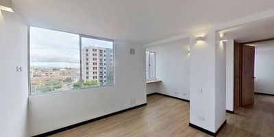 Apartamento en venta de 49M², con vista exterior, ubicado en un 7mo piso (Torre 3 Apto 702), acceso por ascensor, parqueadero comunal. Consta de 2 habitaciones, 2 baños, sala comedor, cocina integral y zona de lavandería. Tiene piso laminado en habitaciones y zona social y piso cerámico en baños y cocina. El conjunto cuenta con salón comunal, zona infantil, gimnasio, coworking, zonas verdes, terraza BBQ y vigilancia privada las 24 horas. Cerca a Centro Comercial Plaza Chía; cerca a almacenes de cadena Éxito y D1; cerca a Colegio Colombo Irlandes y Gimnasio Británico;  cerca a Universidad CUN Sede Chía; cerca a paraderos de buses intermunicipales; Vías de acceso por la Carrera 9 y la Vía Cajicá-Chía.
 h_property_nid_ref:  33452094649
 h_property_uuid_detail:  f1ef0439-a032-47d0-bdc5-1912541bb522
 ubicacion: Chía,Chilacos
 Inmueble ofertado por nuestro aliado HABI.
