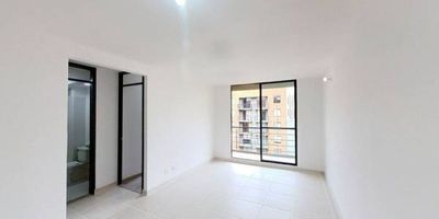 Apartamento en venta de 44 m², con vista interior, ubicado en un 5to piso (Torre 7 Apto 504), acceso por escaleras. Consta de 2 habitaciones, 1 baño, balcón, sala comedor, cocina integral y zona de lavandería. Tiene piso cerámico en todas sus zonas. El conjunto cuenta con zona para niños, salón infantil, salón social, terraza, zonas verdes, salón de juegos, parqueadero comunal y vigilancia privada las 24 horas. Cerca a centro comercial Fontanar y Centro Chía; cerca de almacenes de cadena como Éxito, D1 y Ara; cerca a colegios Bosques de Sherwood, Gimnasio Campestre Cristiano y Bojacá de Chía; cerca a Universidad La Sabana; Vías de acceso por la Calle 2 y Carrera 34.
 h_property_nid_ref:  31698491185
 h_property_uuid_detail:  e5909d0d-37cf-4b85-b767-6a314515502a
 ubicacion: Chía,Bojaca
 Inmueble ofertado por nuestro aliado HABI.
