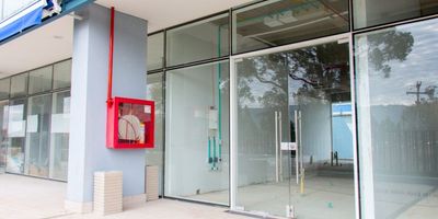 Local #3 con area libre, uso exclusivo de garajes #25 y #26