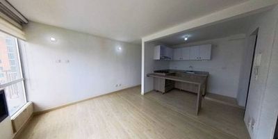 Apartamento en venta de 49m2, con vista exterior, ubicado en un 8vo piso (Torre 4 Apto 801), acceso por ascensor, parqueadero propio cubierto (S-165). Consta de 2 habitaciones, 2 baños, sala comedor, cocina integral y zona de lavandería. Tiene piso laminado en habitaciones y zona social y cerámico en baños y cocina. El conjunto cuenta con zona de niños, zonas verdes, salón comunal, gimnasio, zona de juegos y vigilancia privada las 24 horas. Cerca a centro comercial Casablanca; cerca a almacenes de cadena como Olimpica, Ara y D1; cerca a colegio La Prosperidad; cerca a Uniminuto Madrid; Vías de acceso por la carrera 24 y calle 6.
 h_property_nid_ref:  44645609802
 h_property_uuid_detail:  82bed39d-339d-4c46-b7ee-86add9a30cfa
 ubicacion: Madrid,Madrid
 Inmueble ofertado por nuestro aliado HABI.