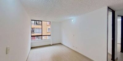 Apartamento en venta de 45M², con vista interior, ubicado en un 2do piso (Torre 15 Apto 203), acceso por escaleras, parqueadero comunal. Consta de 3 habitaciones, 1 baño, sala comedor, cocina integral y zona de lavandería. Tiene piso laminado en habitaciones y zona social y cerámico en baños y cocina. El conjunto cuenta con salón comunal, zonas verdes, parque infantil y vigilancia privada las 24 horas. Cerca a centro comercial EcoPlaza; cerca a almacenes de cadena Tienda D1, Tienda Ara, Surtimax, Éxito; cerca a colegio Institución Educativa La Armonía; cerca a paraderos de transporte público e intermunicipal; Vías de acceso por la Calle 23 y Carrera 20A.
 h_property_nid_ref:  39050590045
 h_property_uuid_detail:  5d668e68-2082-4f94-b16c-204b436fbb74
 ubicacion: Mosquera,Ciudad Sabana
 Inmueble ofertado por nuestro aliado HABI.
