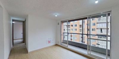 Apartamento en venta de 55M², con vista interior, ubicado en un 10mo piso (Torre 13 Apto 1052), acceso por ascensor, parqueadero propio cubierto (155). Consta de 3 habitaciones, 2 baños, sala comedor, cocina integral y zona de lavandería. Tiene piso laminado en habitaciones y zona social y cerámico en baños y cocina. El conjunto cuenta con salón comunal, parque infantil, zona BBQ, zonas verdes y vigilancia privada las 24 horas. Cerca a centro comercial EcoPlaza; cerca a Tiendas y supermercado de barrio; cerca a colegio Cristiano Integral de Funza; cerca a paraderos de transporte público e intermunicipal; Vías de acceso por la Vía Mosquera - Mesa y Calle 17 Sur.
 h_property_nid_ref:  35411262643
 h_property_uuid_detail:  8e644658-3b79-497b-9fa4-ece5fd054b43
 ubicacion: Mosquera,Novaterra
 Inmueble ofertado por nuestro aliado HABI.