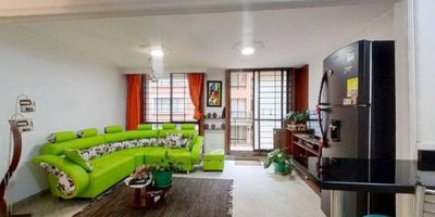 Apartamento en venta de 67M², con vista interior, ubicado en un 2do piso (Torre 11 Apto 204), acceso por escaleras, parqueadero comunal. Consta de 3 habitaciones, 2 baños, sala comedor, cocina integral y zona de lavandería. Tiene piso cerámico en todas sus zonas. El conjunto cuenta con salón comunal, parque infantil, zonas verdes y vigilancia privada las 24 horas. Cerca a centro comercial Ecoplaza; cerca a almacenes de cadena Tienda D1, Tienda Ara, Surtimax, Éxito; cerca a colegio Institución Educativa La Armonía; cerca a paraderos de transporte intermunicipal y publico; Vías de acceso por la Carrera 17 y Calle 10.
 h_property_nid_ref:  34696888937
 h_property_uuid_detail:  be4830ac-5e64-4388-aa7c-7bfd671a1e2a
 ubicacion: Mosquera,Mosquera
 Inmueble ofertado por nuestro aliado HABI.