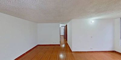 Apartamento en venta de 55m2, con vista interior, ubicado en un 4to piso (Torre 16 Apto 404), acceso por escaleras, parqueadero comunal. Consta de 3 habitaciones, 2 baños, sala comedor, cocina integral y zona de lavandería. Tiene piso cerámico en todas sus zonas. El conjunto cuenta con zonas verdes, zona infantil, salón social y vigilancia privada las 24 horas. Cerca a centro comercial Miraflores; cerca a almacenes de cadena D1 y Ara; cerca a Colegio Minuto de Dios Ciudad Verde; cerca a universidad UNAD - Ciudad Verde; cerca a estación de buses intermunicipales; Vías de acceso por la Carrera 33 y Calle 35.
 h_property_nid_ref:  33448999780
 h_property_uuid_detail:  9bb3fdf2-ae95-4e4c-b86d-a09f919a0434
 ubicacion: Soacha,Ciudad Verde
 Inmueble ofertado por nuestro aliado HABI.