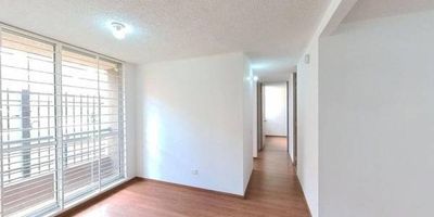 Apartamento en venta de 47M², con vista exterior, ubicado en un 1er piso (Torre 15 Apto 103), acceso por escaleras, parqueadero comunal. Consta de 3 habitaciones, 2 baños, sala comedor, cocina integral y zona de lavandería. Tiene piso laminado en habitaciones, zona social y piso cerámico en baños y cocina. El conjunto cuenta con salón comunal, parque infantil, zonas verdes y vigilancia privada las 24 horas. Cerca a centro comercial Milán Plaza; cerca a almacenes de cadena Tienda D1, Olímpica, Surtimax; cerca a colegio Instituto Técnico Industrial Tocancipá; cerca a paraderos de transporte publico e intermunicipal; Vías de acceso por la Carrera 12 y Via Autódromo de Tocancipá.
 h_property_nid_ref:  32082123522
 h_property_uuid_detail:  b05068cb-22f1-4528-ba64-a21fcdf179d0
 ubicacion: Tocancipa,Verganzo
 Inmueble ofertado por nuestro aliado HABI.