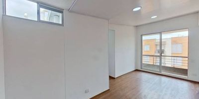 Apartamento en venta de 51M², con vista interior, ubicado en un 6to piso (Torre 10 Apto 604), acceso por escaleras, parqueadero propio comunal. Consta de 3 habitaciones, 2 baños, sala comedor, cocina integral y zona de lavandería. Tiene piso laminado en habitaciones y zona social y cerámico en baños y cocina. El conjunto cuenta con salón comunal, zonas verdes, parque infantil y vigilancia privada las 24 horas. Cerca a centro comercial Milán Plaza; cerca a almacenes de cadena Tienda D1, Olímpica, Tienda Ara, Surtimax; cerca a colegio Institución Educativa Dptal San Luis Gonzaga; cerca a paraderos de transporte intermunicipal; Vías de acceso por la Anillo Vial Verganzo y Via Tibiflores.
 h_property_nid_ref:  33303732532
 h_property_uuid_detail:  c7a0c73e-9ec9-4865-88ce-f8ec59b812e0
 ubicacion: Tocancipa,Verganzo
 Inmueble ofertado por nuestro aliado HABI.