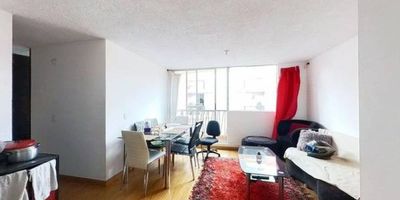 Apartamento en venta de 62 m², con vista interior, ubicado en un 5º piso (Torre 26 Apto 501), con acceso por escaleras. Cuenta con 3 habitaciones, 2 baños, hall de alcobas, sala de estudio, sala comedor, cocina y zona de lavandería, con pisos laminados en habitaciones y área social, y cerámicos en baños y cocina para mayor durabilidad. El conjunto ofrece un ambiente ideal para la familia con zonas verdes, áreas infantiles, salón comunal, piscina, áreas húmedas, cancha de mini fútbol, gimnasio y vigilancia privada las 24 horas. Su excelente ubicación lo conecta con almacenes Olímpica, el colegio Instituto Técnico Industrial de Tocancipá, la universidad Politécnico Grancolombiano y paraderos de buses intermunicipales, con fácil acceso por la Carrera 12.
 h_property_nid_ref:  35722614867
 h_property_uuid_detail:  6855113b-e6af-417c-89f0-18efb5e51612
 ubicacion: Tocancipa,Verganzo
 Inmueble ofertado por nuestro aliado HABI.