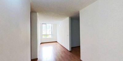 Apartamento en venta de 53 m², con vista interior, ubicado en un 1er piso (Torre 22 Apto 104), acceso por escaleras. Consta de 2 habitaciones, 2 baños, sala comedor, cocina integral y zona de lavandería. Tiene piso laminado en habitaciones, zona social y cerámico en cocina y baños. El conjunto cuenta con salón social, parque infantil zonas verdes y vigilancia privada las 24 horas. Cerca a centro comercial Megacity; cerca a almacenes de cadena como Éxito, Ara, y Colsubsidio; cerca a colegio La Salle y Colegio Douglas Brown; cerca a universidad Politécnico Gran colombiano; Vías de acceso por la carrera Carrera 31 y la Calle 14.
 h_property_nid_ref:  32287882812
 h_property_uuid_detail:  9a4558ca-f681-4664-9fc6-125951ed1ad8
 ubicacion: Zipaquirá,Algarra San Rafael
 Inmueble ofertado por nuestro aliado HABI.