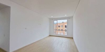 Apartamento en venta de 67M², con vista interior, ubicado en un 5to piso (Torre 10 Apto 504), acceso por escaleras. Consta de 3 habitaciones, 2 baños, sala comedor, cocina y zona de lavandería. Tiene piso laminado en habitaciones y zona social y cerámico en baños y cocina. El conjunto cuenta con gimnasio, zonas verdes, parque de infantil y vigilancia privada las 24 horas. Cerca a Catedral Plaza y Centro Comercial Megacity; cerca a almacenes de cadena como Olimpica, Ara y D1; cerca a colegio Bilingüe Campestre Colombo Británico de Zipaquirá; cerca a Universidad Nacional Abierta y a Distancia - UNAD; Vías de acceso por la Transversal 31 y Calle 8.
 h_property_nid_ref:  34202168218
 h_property_uuid_detail:  0cd1b9ab-4757-423f-9aff-342bc5f81fdb
 ubicacion: Zipaquirá,Villa Maria
 Inmueble ofertado por nuestro aliado HABI.