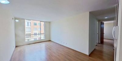 Apartamento en venta de 67m2, con vista interior, ubicado en un 3 er piso (Torre 3 Apto 301), acceso por escaleras, parqueadero comunal. Consta de 3 habitaciones, 2 baños, sala comedor, cocina integral y zona de lavandería. Tiene piso laminado en habitaciones, zona social y cerámico en cocina y baños. El conjunto cuenta con salón social, parque infantil zonas verdes y vigilancia privada las 24 horas. Cerca a centro comercial Megacity; cerca a almacenes de cadena como Éxito, Ara, y Colsubsidio; cerca a colegio La Salle y Colegio Douglas Brown; cerca a universidad Politécnico Gran colombiano; Vías de acceso por la carrera carrera 31 y la calle 14.
 h_property_nid_ref:  22385627577
 h_property_uuid_detail:  6ae71a55-e183-49df-b1aa-bc09a889619f
 ubicacion: Zipaquirá,Algarra San Rafael
 Inmueble ofertado por nuestro aliado HABI.