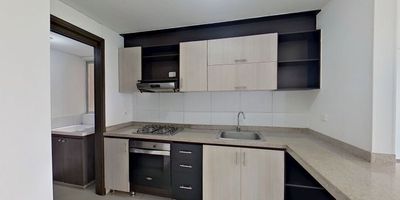 Apartamento en venta de 84 m2, con vista exterior, ubicado en un 6to piso.

Barrio Valle del Lili
Acceso por ascensor, parqueadero propio cubierto. 

El apartamento consta de:
- 3 habitaciones amplias 
- 2 baños (uno en habitación principal)
- sala comedor, amplio  
- Balcón con vista exterior 
- Cocina integral 
- Zona de lavandería

El conjunto cuenta con:
- Piscina adultos y niños 
- Salón social
- Zona de niños
- Zonas verdes 
- Vigilancia privada las 24 horas. 

Cerca a centro comercial Jardin Plaza; cerca a almacenes de cadena como La 14, D1 y Ara; cerca a colegio Comunidad Home School; cerca a Universidad del Valle. 

Buenas Vias de acceso
32254001796